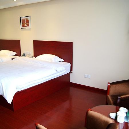 Greentree Inn Huai'An Bus Station Golden Eagle Xinya Huaihai Road Business Hotel מראה חיצוני תמונה