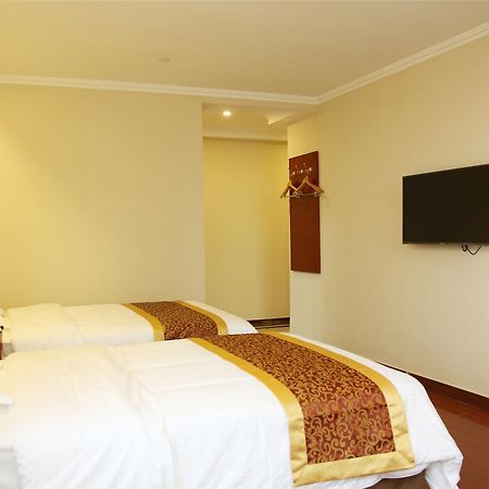 Greentree Inn Huai'An Bus Station Golden Eagle Xinya Huaihai Road Business Hotel מראה חיצוני תמונה