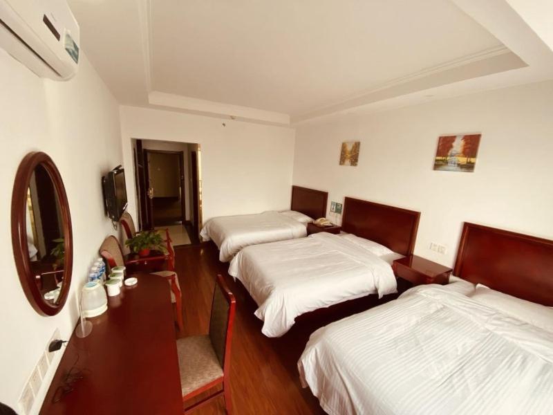 Greentree Inn Huai'An Bus Station Golden Eagle Xinya Huaihai Road Business Hotel מראה חיצוני תמונה