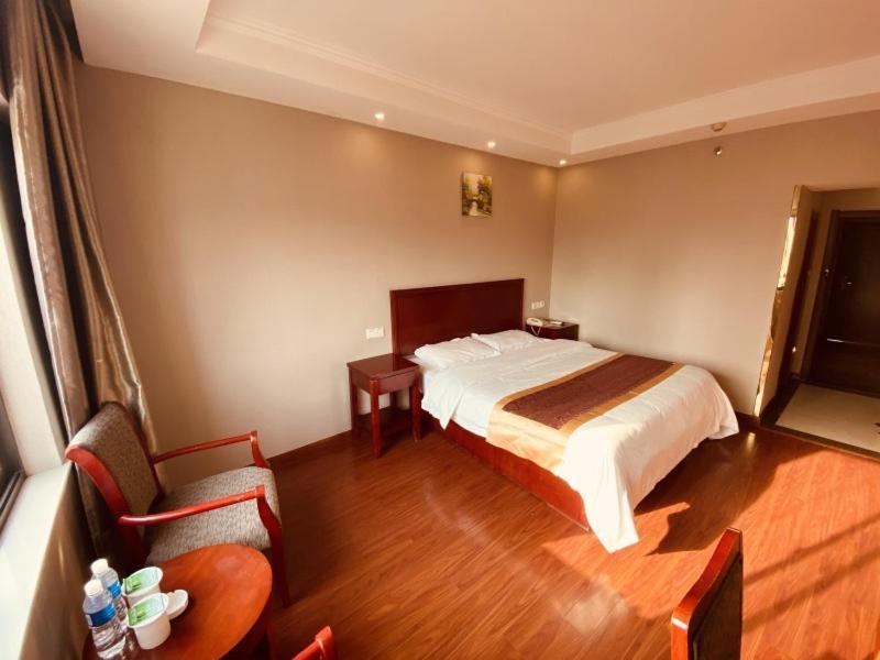 Greentree Inn Huai'An Bus Station Golden Eagle Xinya Huaihai Road Business Hotel מראה חיצוני תמונה