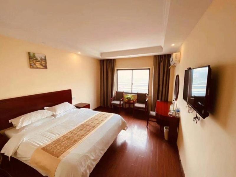 Greentree Inn Huai'An Bus Station Golden Eagle Xinya Huaihai Road Business Hotel מראה חיצוני תמונה