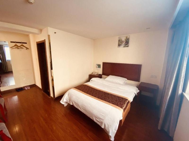 Greentree Inn Huai'An Bus Station Golden Eagle Xinya Huaihai Road Business Hotel מראה חיצוני תמונה
