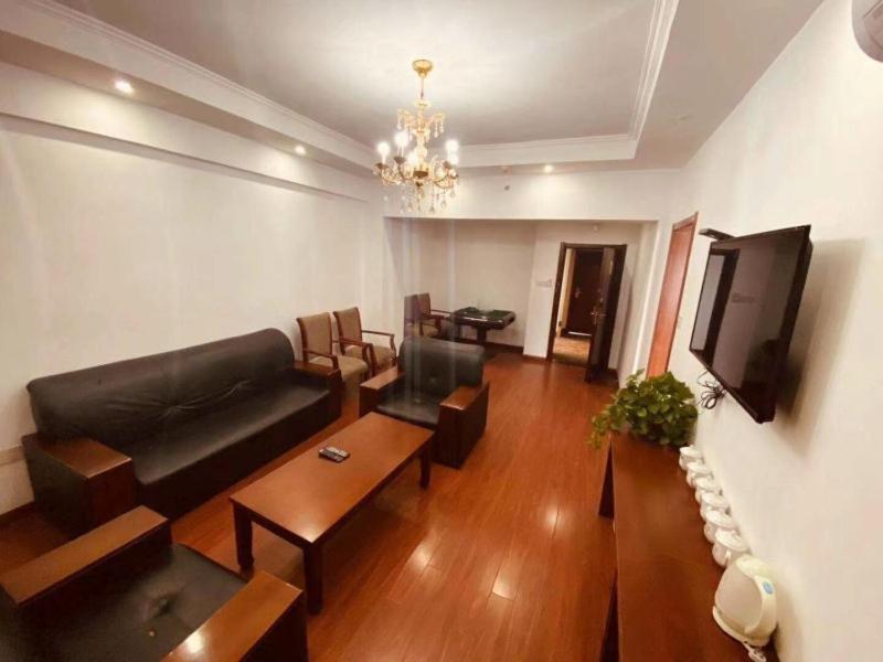 Greentree Inn Huai'An Bus Station Golden Eagle Xinya Huaihai Road Business Hotel מראה חיצוני תמונה