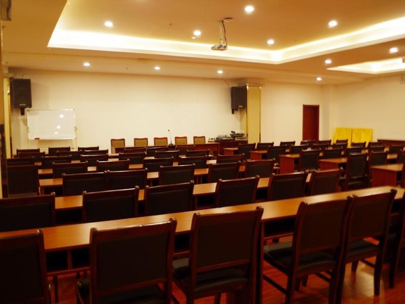 Greentree Inn Huai'An Bus Station Golden Eagle Xinya Huaihai Road Business Hotel מראה חיצוני תמונה