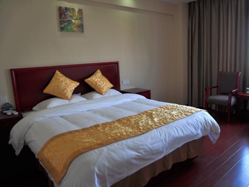 Greentree Inn Huai'An Bus Station Golden Eagle Xinya Huaihai Road Business Hotel מראה חיצוני תמונה
