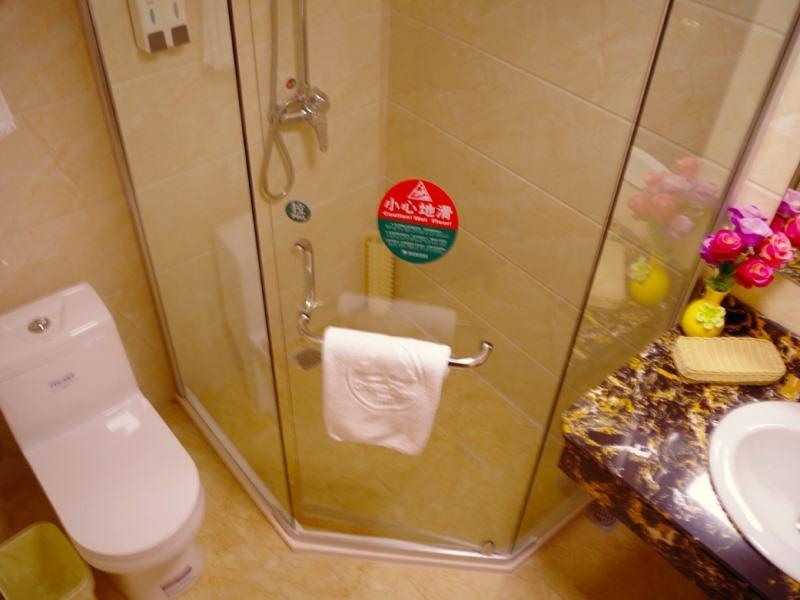 Greentree Inn Huai'An Bus Station Golden Eagle Xinya Huaihai Road Business Hotel מראה חיצוני תמונה