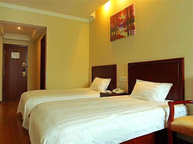 Greentree Inn Huai'An Bus Station Golden Eagle Xinya Huaihai Road Business Hotel מראה חיצוני תמונה