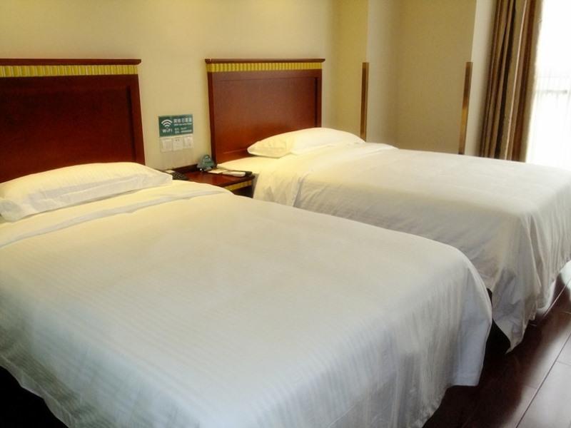 Greentree Inn Huai'An Bus Station Golden Eagle Xinya Huaihai Road Business Hotel מראה חיצוני תמונה