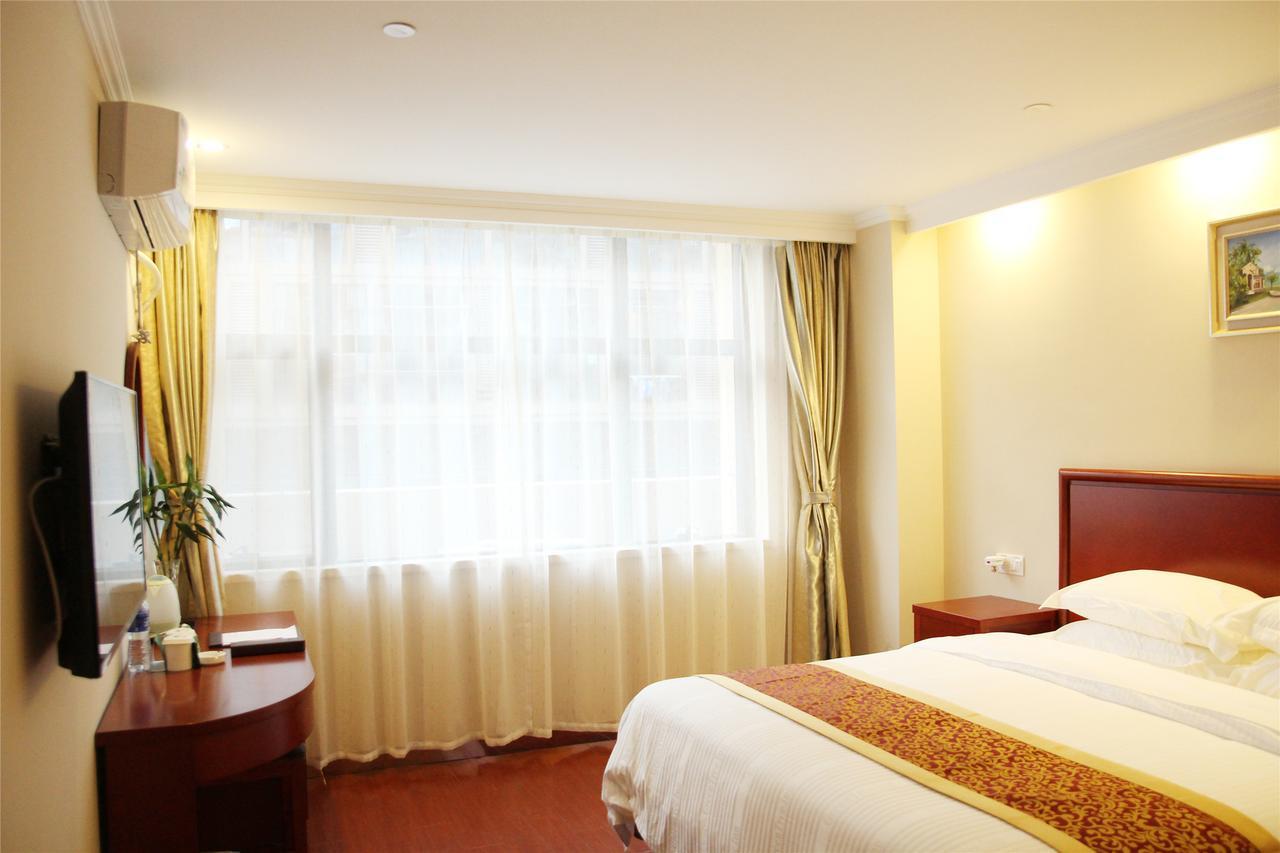 Greentree Inn Huai'An Bus Station Golden Eagle Xinya Huaihai Road Business Hotel מראה חיצוני תמונה