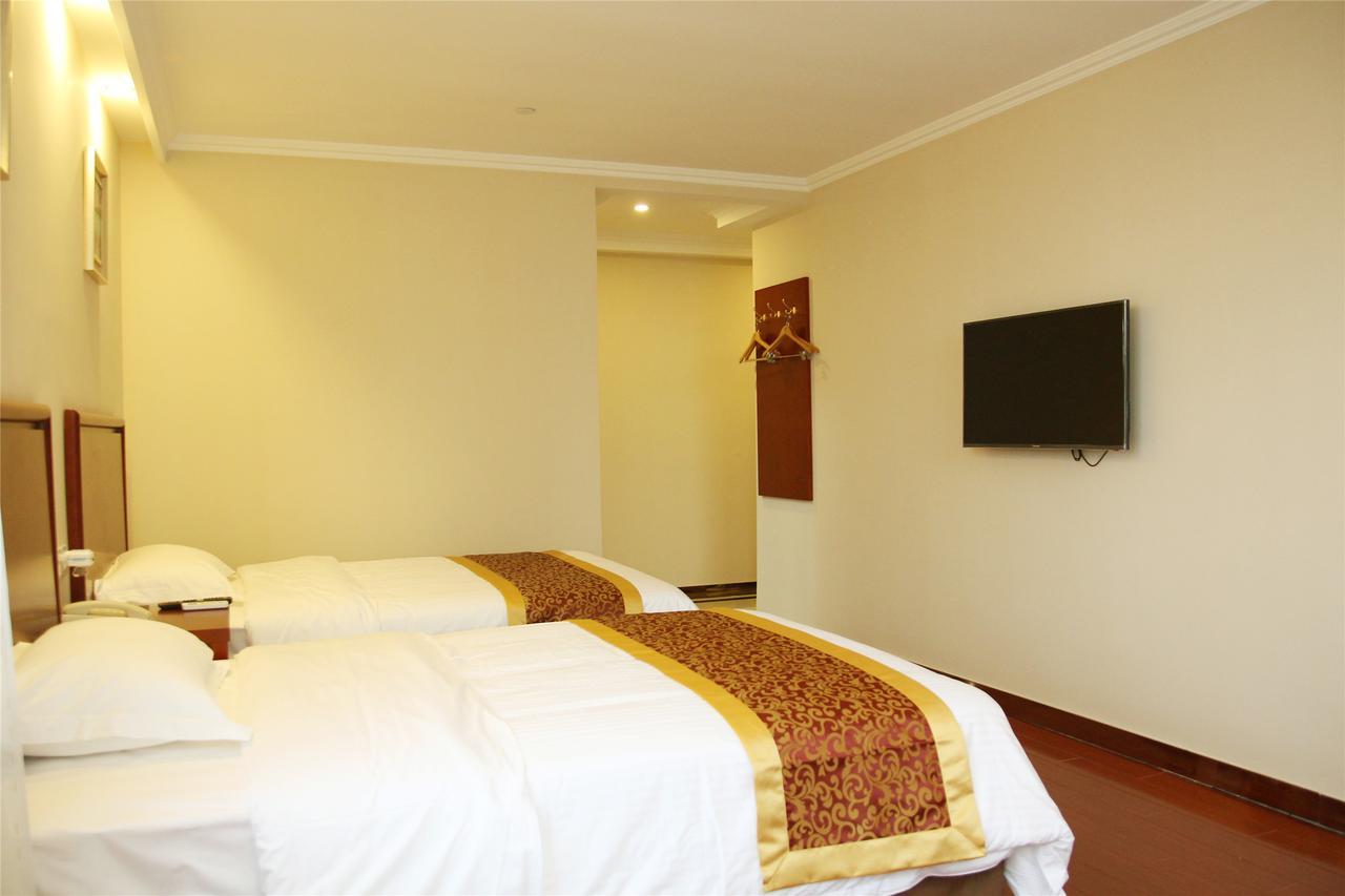Greentree Inn Huai'An Bus Station Golden Eagle Xinya Huaihai Road Business Hotel מראה חיצוני תמונה