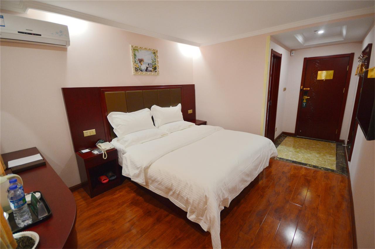 Greentree Inn Huai'An Bus Station Golden Eagle Xinya Huaihai Road Business Hotel מראה חיצוני תמונה